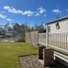 Отель Luxury Lakeside Lodge L2 with Hot tub situated at Tattershall Lakes Country Park в Уаддингтон