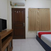 Отель RedDoorz near Ciputra World Kuningan 3, фото 9
