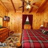 Отель A Mountain Lair 1631 - Two Bedroom Cabin, фото 6