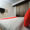 Отель OYO 15699 Hotel Conifer, фото 16