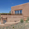 Отель Casa al Reves Pueblo-style House With Views!, фото 1