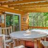 Отель Bearfootin' 3 Bedroom Cabin by Redawning, фото 9