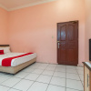 Отель RedDoorz near Silangit International Airport, фото 2
