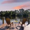 Отель Edgewater by Avantstay Gorgeous Character Lakefront Home w/ Private Dock, фото 23