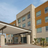 Отель Holiday Inn Express & Suites Brookshire - Katy Freeway, an IHG Hotel, фото 1