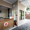 Отель RedDoorz near Terminal Condong Catur 2, фото 19