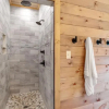 Отель New / 3 King Suites / Sleeps12 / View / 5 mi to PF / Hot tub, фото 10