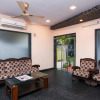Отель OYO 22116 Savera Inn Lodge, фото 8