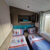 Отель Beautiful 3-bed Caravan at Rockley Park Poole, фото 3