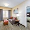 Отель Staybridge Suites College Station, an IHG Hotel, фото 6
