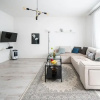 Отель Modern 1bdr Apartment Near City Center, фото 17