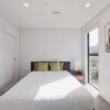 Отель Brand New Lux 2 Bedroom Apartment в Норте-Окленде