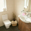 Отель Elegant 3-Bed House w/ Garden, фото 8
