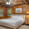 Отель Dudley I by Avantstay Cosy Cabin w/ Hot Tub & Incredible Views, фото 2