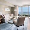 Отель The Ritz-Carlton Residences, Waikiki Beach, фото 7