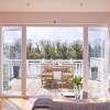 Отель Stylish family-friendly lakeside retreat in the Cotswold Water Park, фото 25