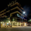 Отель Charming, Huge & Bright Studio on the New 5th Avenue, 3 Blocks From the Beach!, фото 1