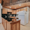 Отель 99mbr - Hot Tub - Wifi - Pets Ok - Bbq - Sleeps 6 2 Bedroom Home by RedAwning, фото 19