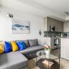 Отель Stylish 1BR Condo Trendy King East, фото 4