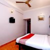 Отель Majestic Deluxe Lodging by OYO Rooms в Колхапуре