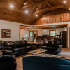 Отель Bigfoots Retreat 2 Bedroom Chalet by RedAwning, фото 14