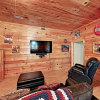 Отель Updated Parkway Retreat W/ Hot Tub & Game Room 3 Bedroom Cabin, фото 2