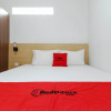 Отель RedDoorz Plus Near Jogja Kembali Monument, фото 4