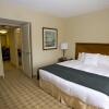 Отель DoubleTree Suites by Hilton Htl & Conf Cntr Downers Grove, фото 6