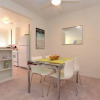 Отель Beverly Center One Bedroom Apartment, фото 4