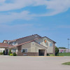 Отель Super 8 by Wyndham Charles City, фото 1