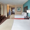 Отель Holiday Inn Express & Suites North Kansas City, an IHG Hotel, фото 4