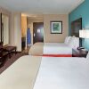 Отель Holiday Inn Express & Suites North Kansas City, an IHG Hotel, фото 6