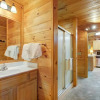 Отель Bear Necessities, 1 Bedroom, Sleeps 8, Pool Table, Arcade, WiFi, Pets, фото 7