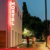 Отель Local Hostel & Suites, фото 1
