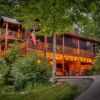 Отель Top of The Woods by Escape to Blue Ridge, фото 1