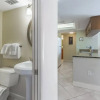 Отель Midnight Cove II Bldg 5, 1st Fl Close to Pool, фото 4