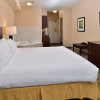 Отель Holiday Inn Express Hotel & Suites River Park, an IHG Hotel, фото 6