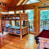 Отель Creekside Dreams - One Bedroom Cabin, фото 22