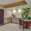 Отель Travelers Inn Midwest City, фото 13