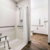 Отель Microtel Inn & Suites by Wyndham Rochester North Mayo Clinic, фото 9