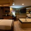 Отель The Champagne Lodge & Luxury Suites, фото 2