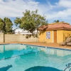 Отель Travelodge Corona, фото 15