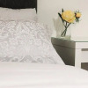 Отель Flat 2 Modern Two Bedrooms home with en-suite, free parking and Netflix, фото 2