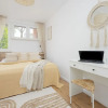 Отель Cozy Two-bedroom Apartment by Renters, фото 7