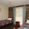 Отель Halls Gap Log Cabins, фото 9