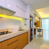 Отель Cozy Living And Spacious Studio At 28Th Floor Kemang Village Apartment, фото 3