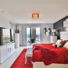 Отель Inviting 3-bed Apartment, фото 4