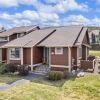 Отель Village 62 Gorgeous Remodeled Townhouse With Firepit on the Backyard by Redawning, фото 18