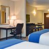 Отель Holiday Inn Express and Suites Kincardine, фото 15