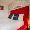 Отель MAEVELA Apartments - Luxury Top Floor Penthouse - With Parking - 2 Bedroom New Build Apartment ✪ Cit в Бирмингеме